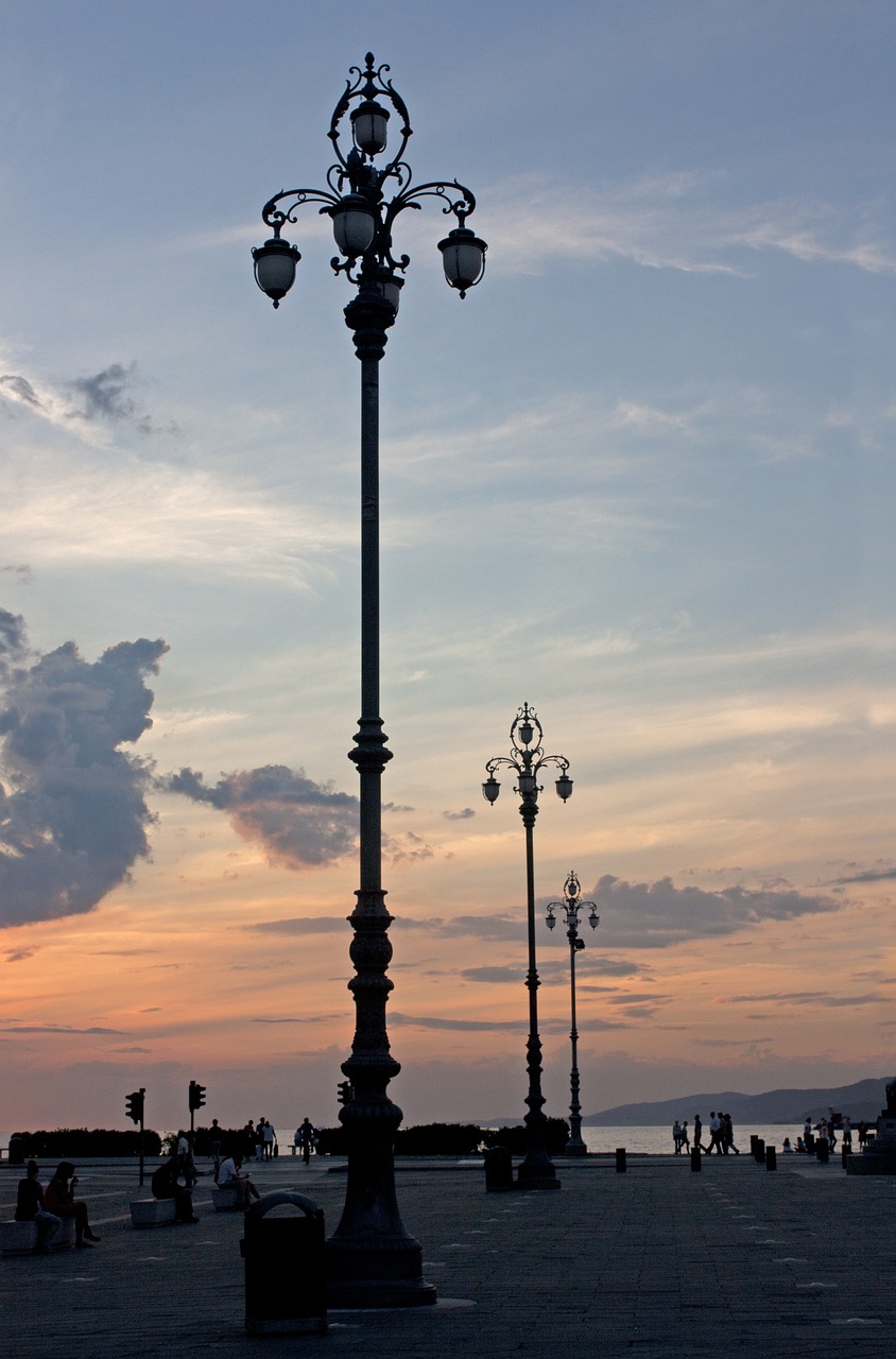 lamppost, sunset, sky-400848.jpg